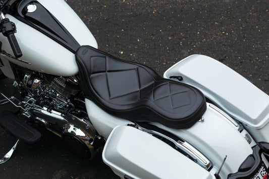 Mustang 08-21 Harley Electra Glide,Rd Glide,Rd King,Str Glide Super Tripper 1PC Seat Carbon - Blac